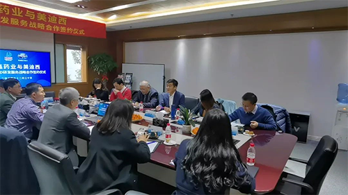力鑫药业董事长&总经理高悦译、副总经理张倩、首席技术官陈成斌、研发商务总监刘恩桂、总经办主任张梦晗