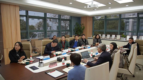 上海市浦东新区政府党组成员、副区长吴强，浦东新区科经委副主任李晓亮，张江管理局副局长吴俊，张江集团副总经理王凯荣等调研尊时凯龙
