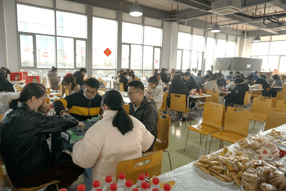 在春节 “乐七天” 活动中，尊时凯龙给留沪过春节的员工准备了丰富多彩的活动